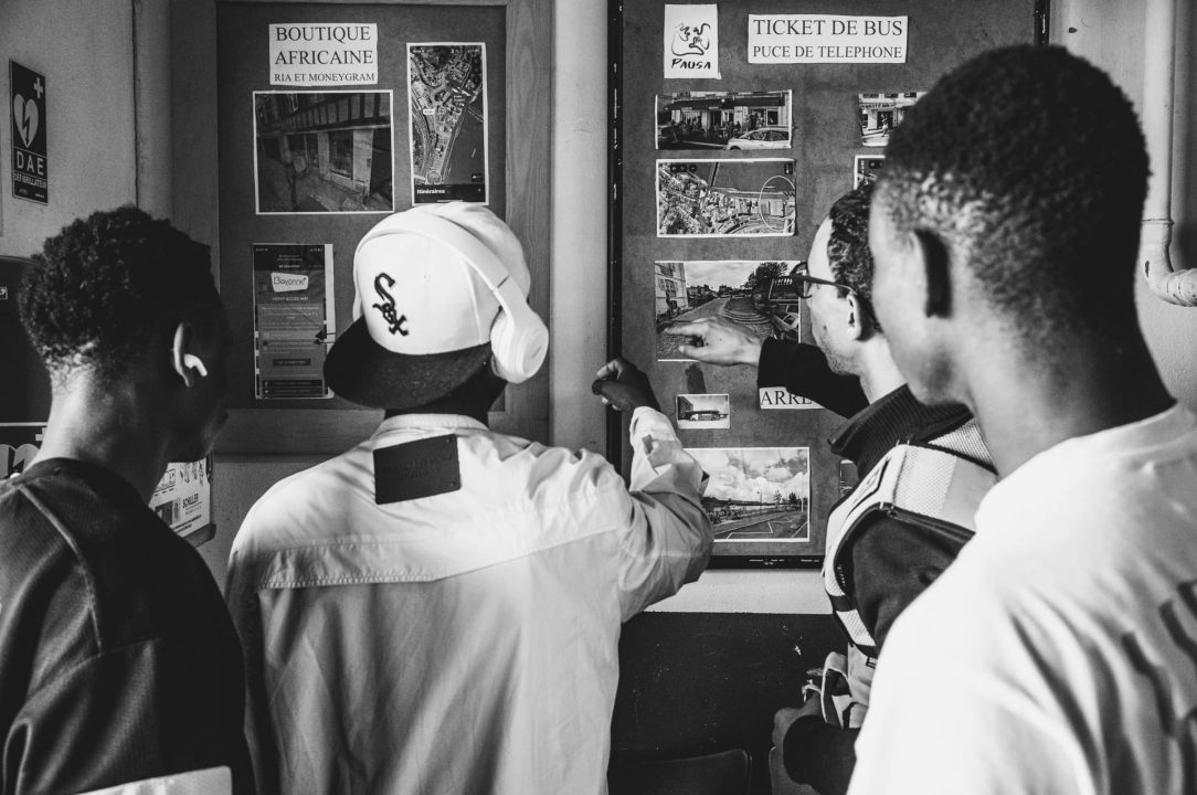 France, Bayonne, May 29 2024, Pausa is the reception centre for refugee migrant and asymul seekers after they have crossed the border between France and Spain. They rest here for a few days before setting off again. Here, the workers help the refugees to buy their bus tickets and make the best possible connections. One rule: never buy cross-border tickets, as it is a criminal offence to help people cross a border. Photograph by Guillaume FAUVEAU / HANS LUCAS for LIBERATION.
France, Bayonne, 29 Mai 2024, Pausa est le centre d accueil des migrants, refugies et demandeurs d asile apres qu ils aient passe la frontiere entre la France et l Espagne. Il s y reposent quelques jours avant de reprendre leur route. Ici, les travailleurs aident les accueillis a acheter leurs billets de bus et etablir les correspondances aux meilleurs prix. Une regle : ne jamais prendre de billets transfrontaliers car l aide au franchissement d une frontiere est un delit. Photographie par Guillaume FAUVEAU / HANS LUCAS pour LIBERATION.